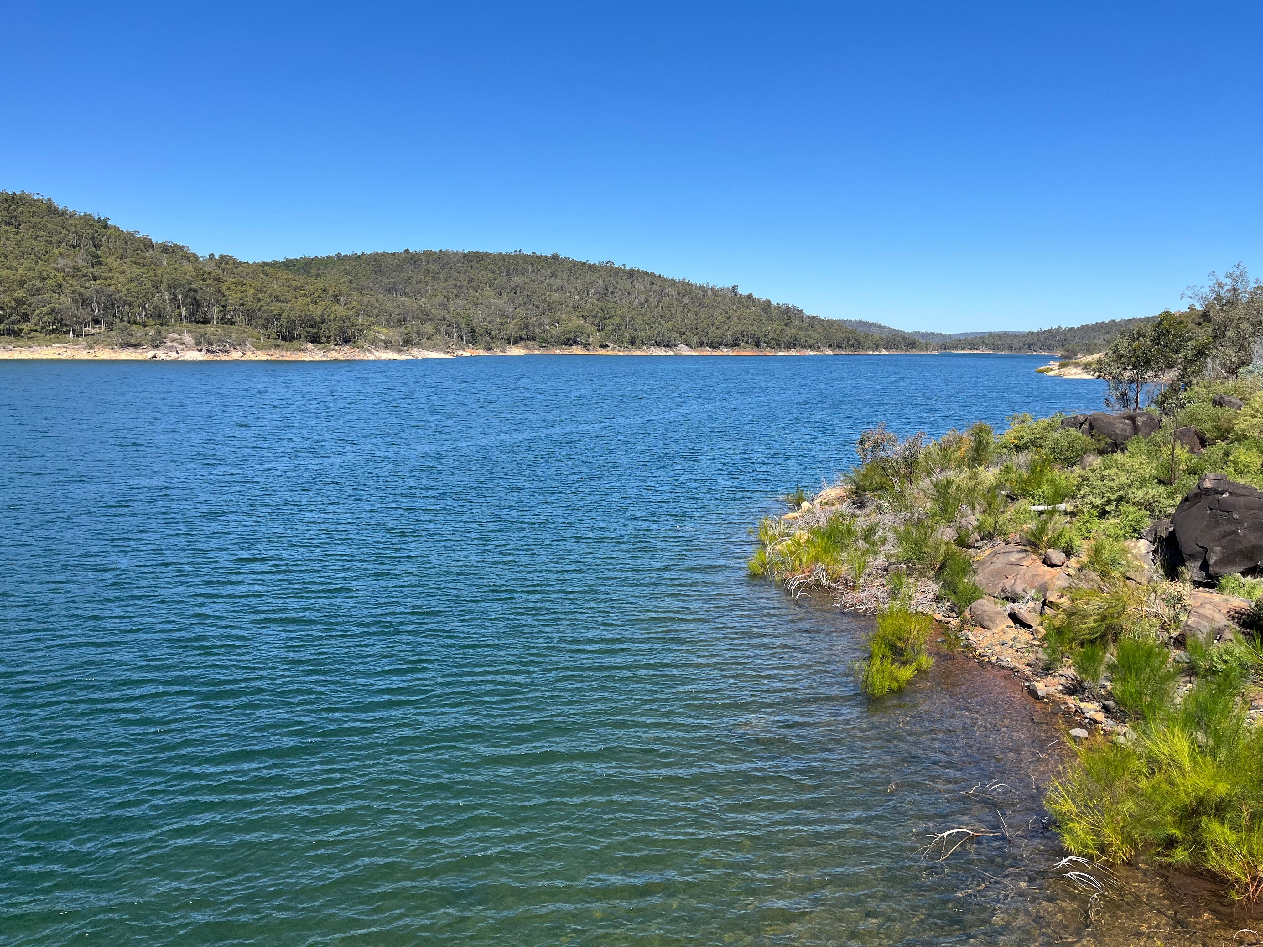 Mundaring Weir-15 minute drive 