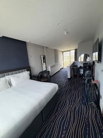 Room 605