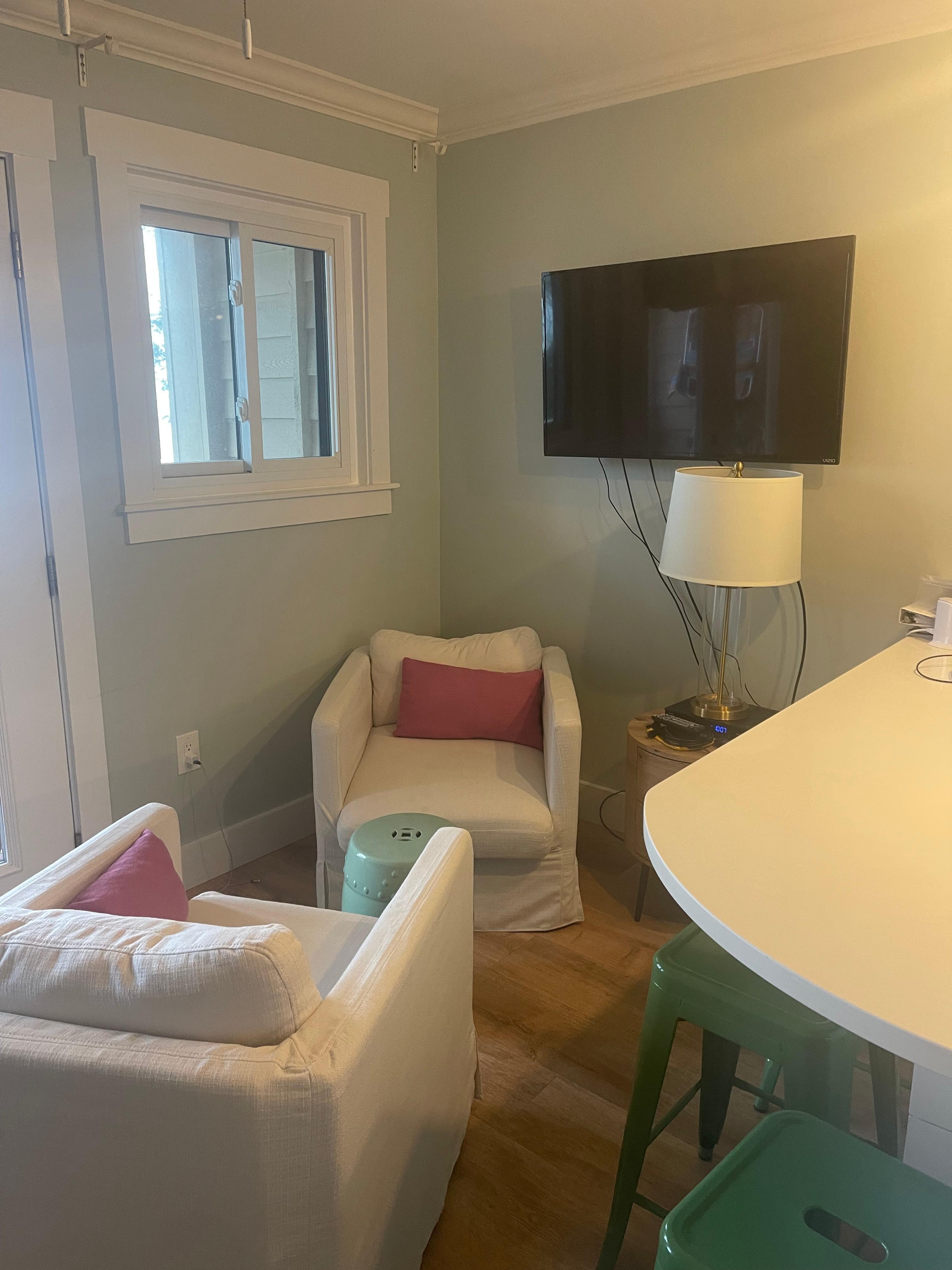 Very crowded for the area, and chairs not comfortable 