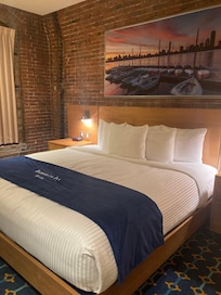 Queen Atrium View Room