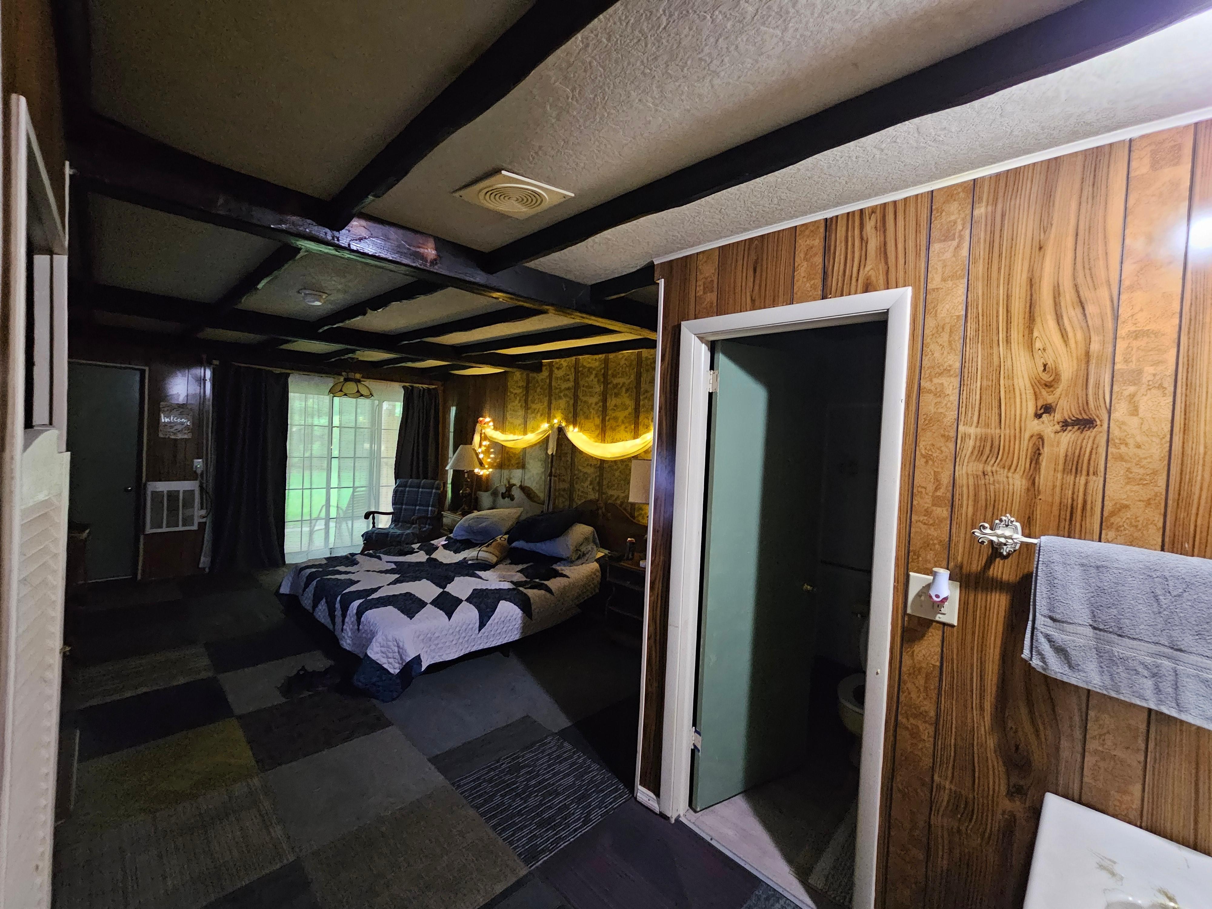 The king bed room