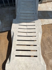 Liege kaputt. Kostet 22 € im Carrefour in Tarragona.