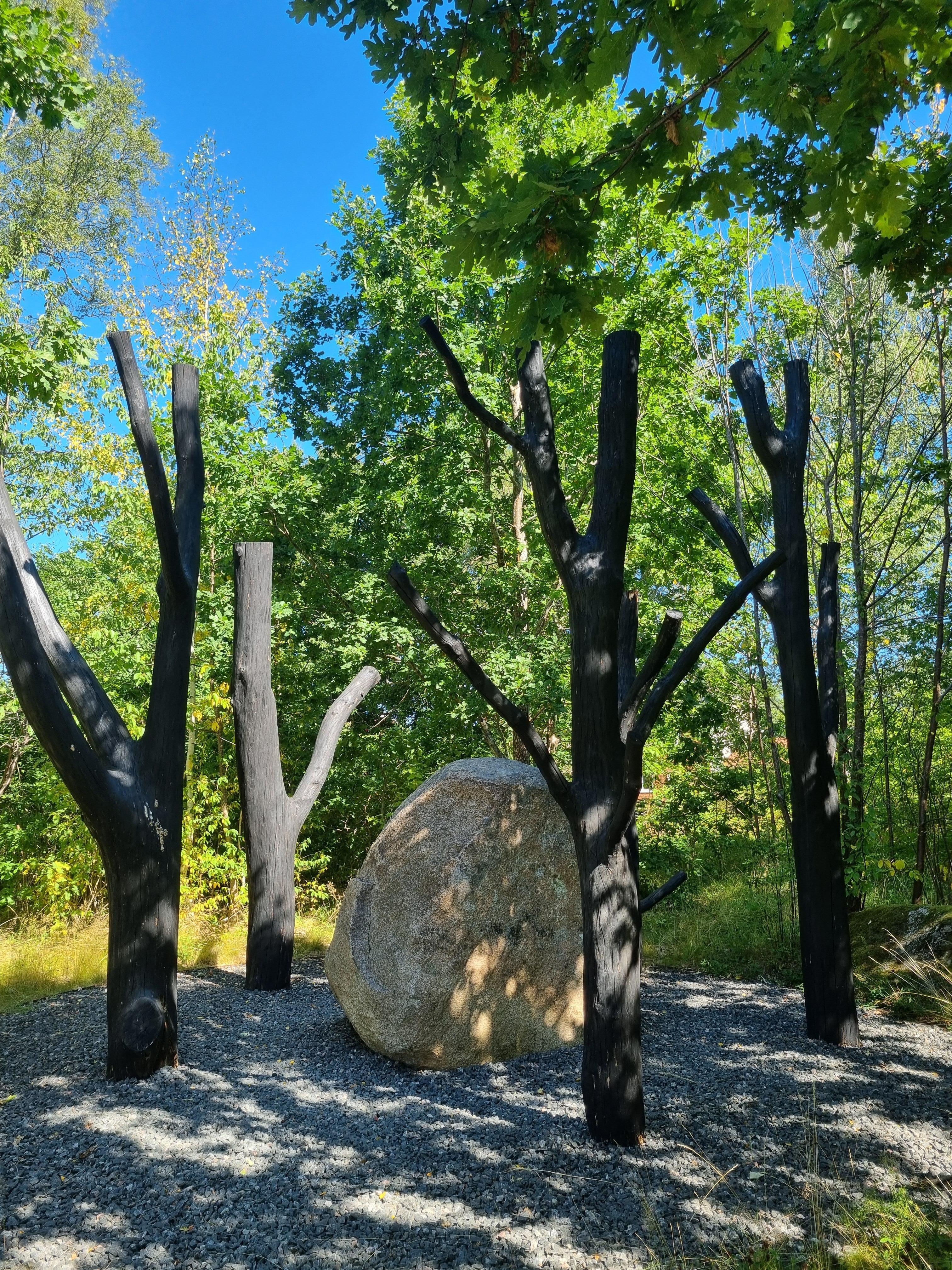 Förtvivlans skulptur i hagen på Näs, Astrid Lindgrens barndomshjem