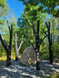 Förtvivlans skulptur i hagen på Näs, Astrid Lindgrens barndomshjem