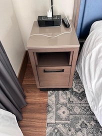 lack of design, too many finishes, cheap laminate floor