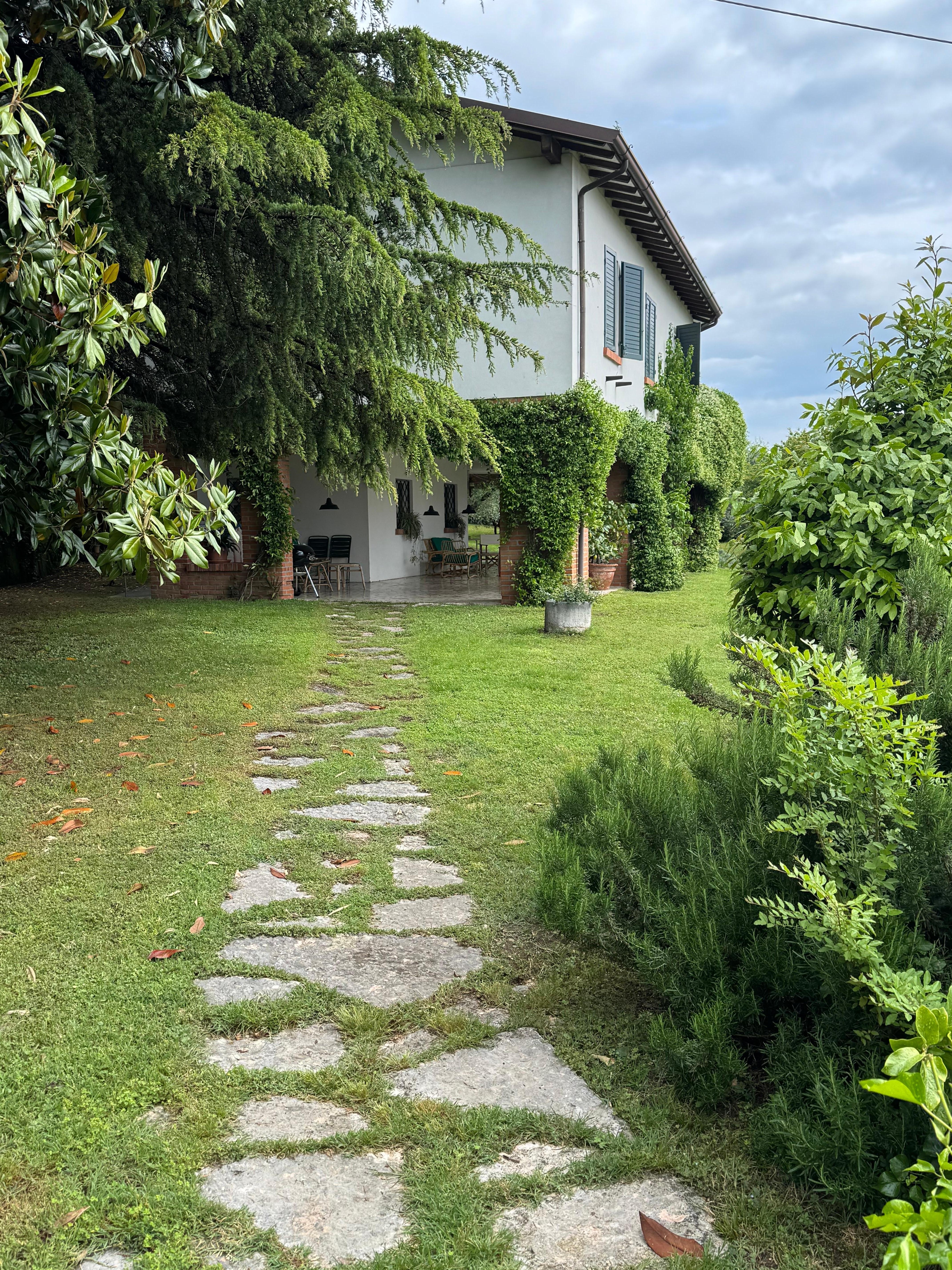 Path leading to the villa 