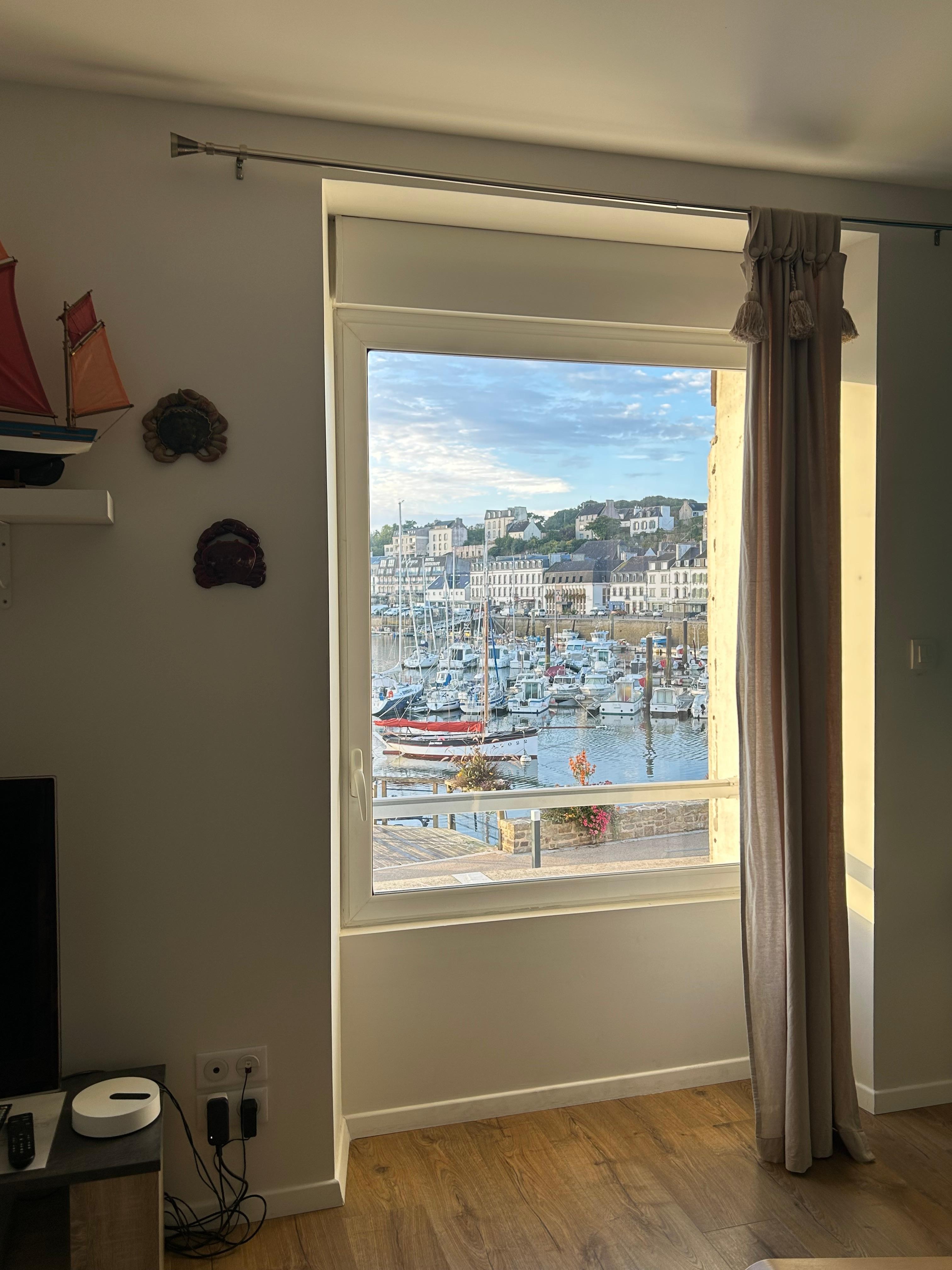 Point de vue privilégié sur la vie du port.