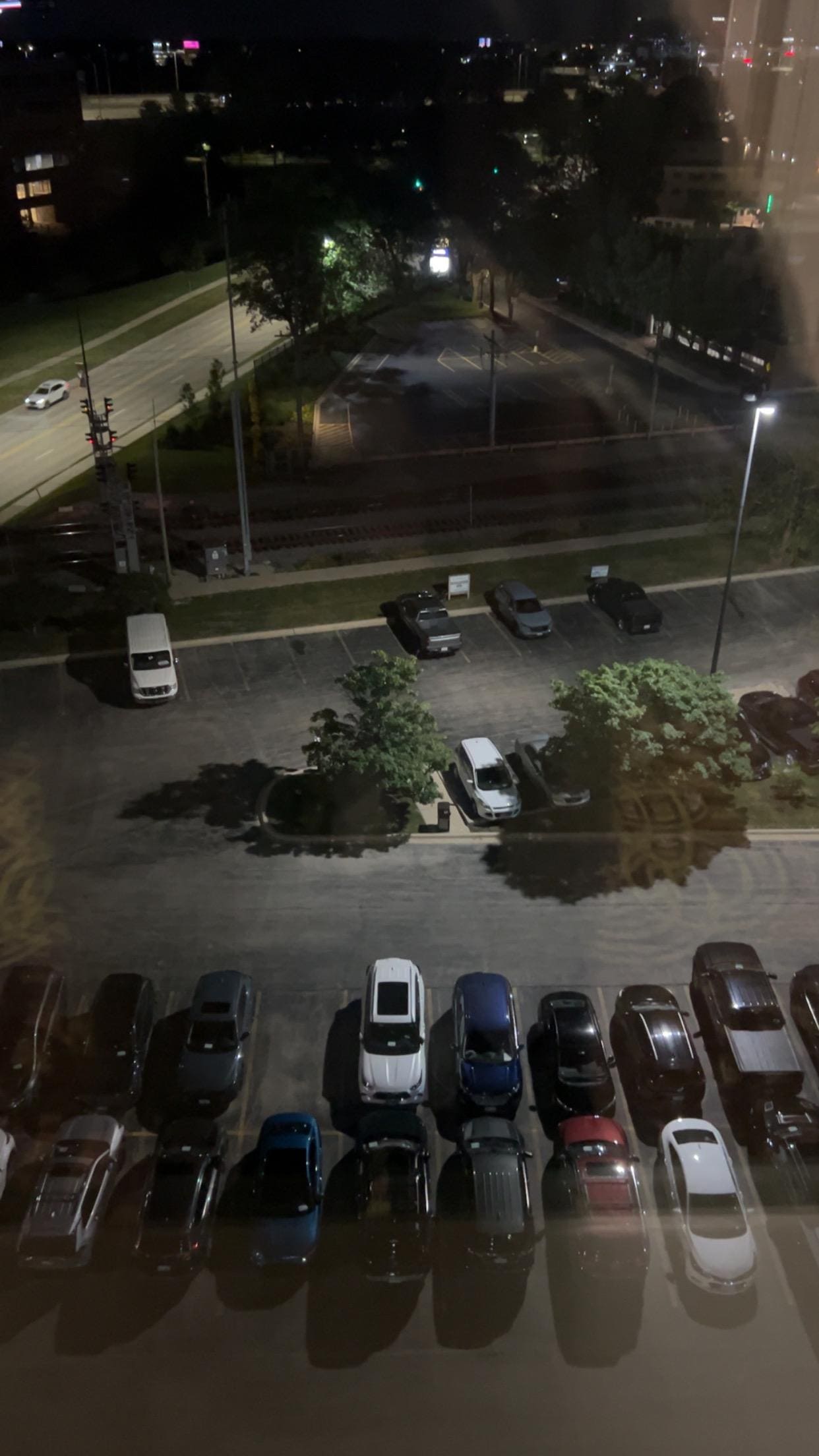 Ain’t gonna lie it’s very difficult to find parking at the busiest spot nowadays but I never had any issues with parking my car every time I went out from the hotel or get back there ✌🏻