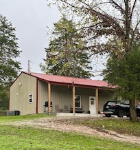 Great parking. Very neatly kept.