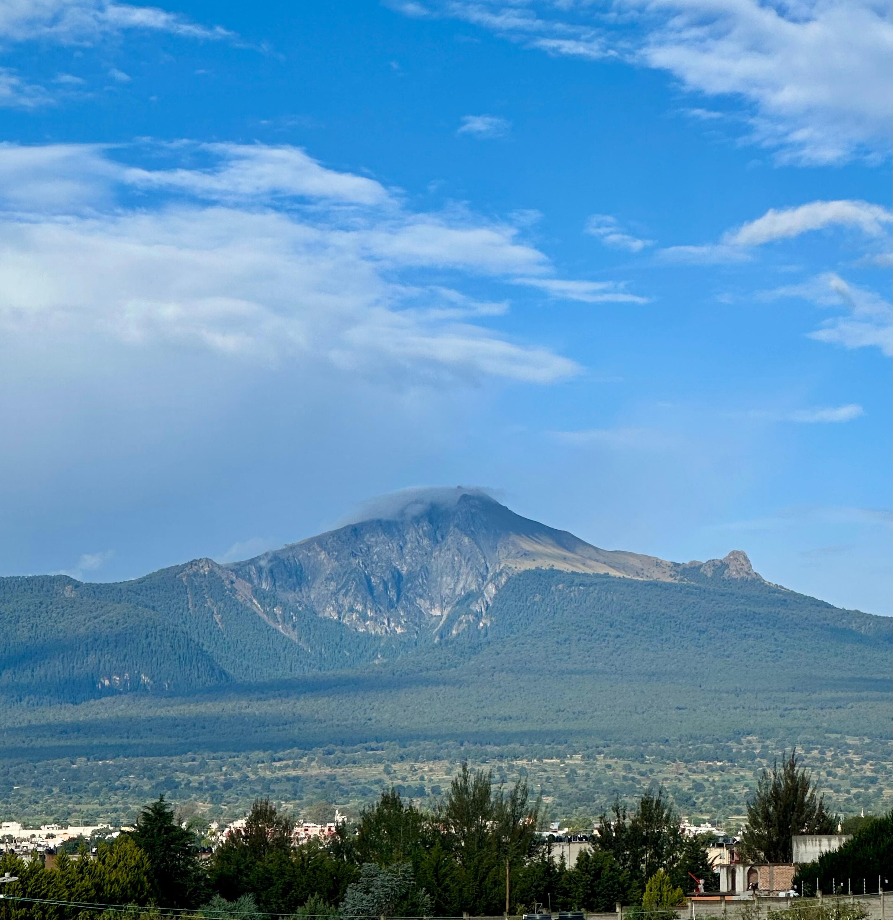 Habitaciones con balcón tiene vista a la Malinche 
