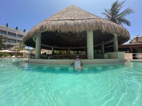 Swim up bar 😊