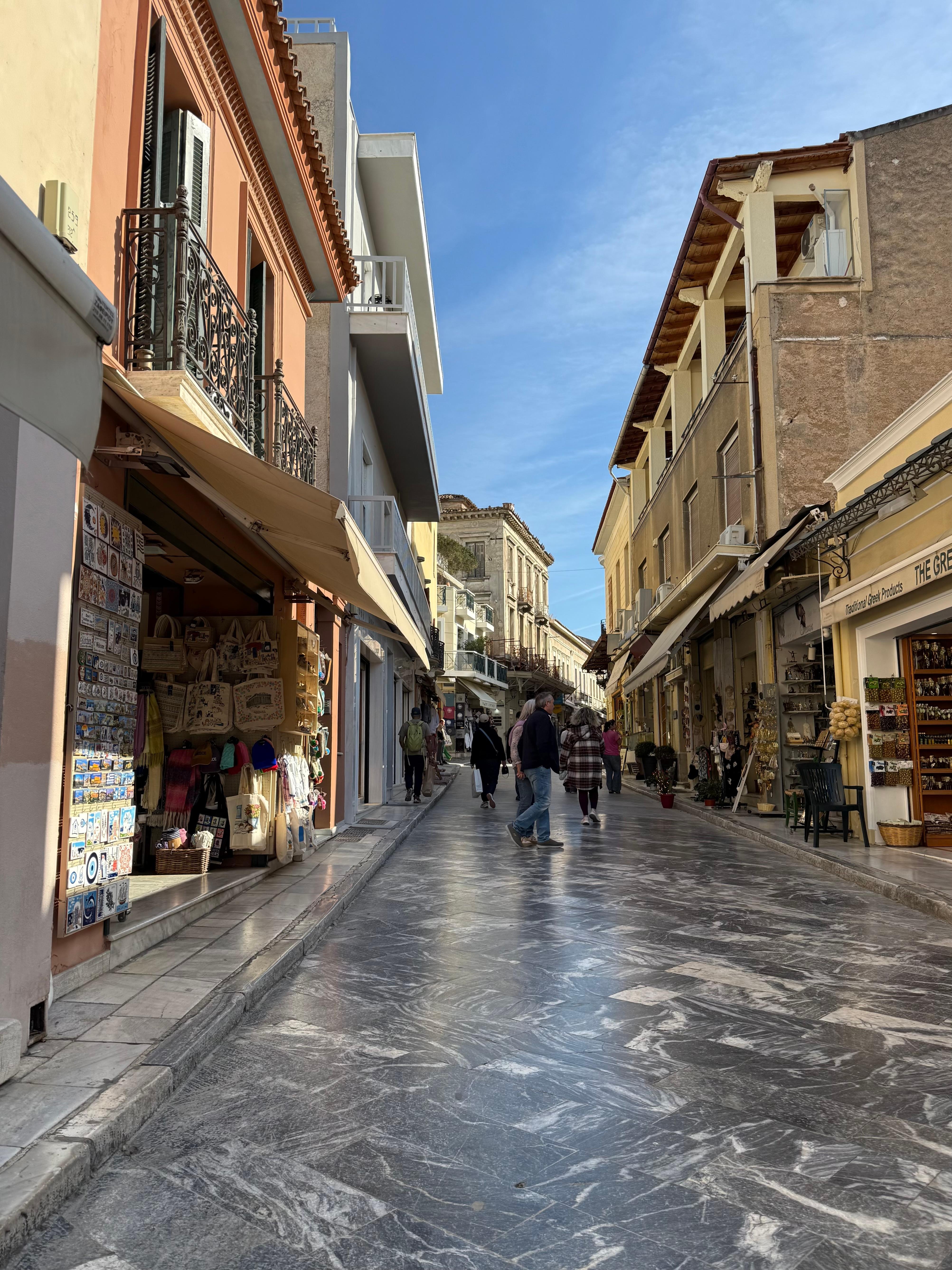 Located right on the very popular Plaka shopping district. 