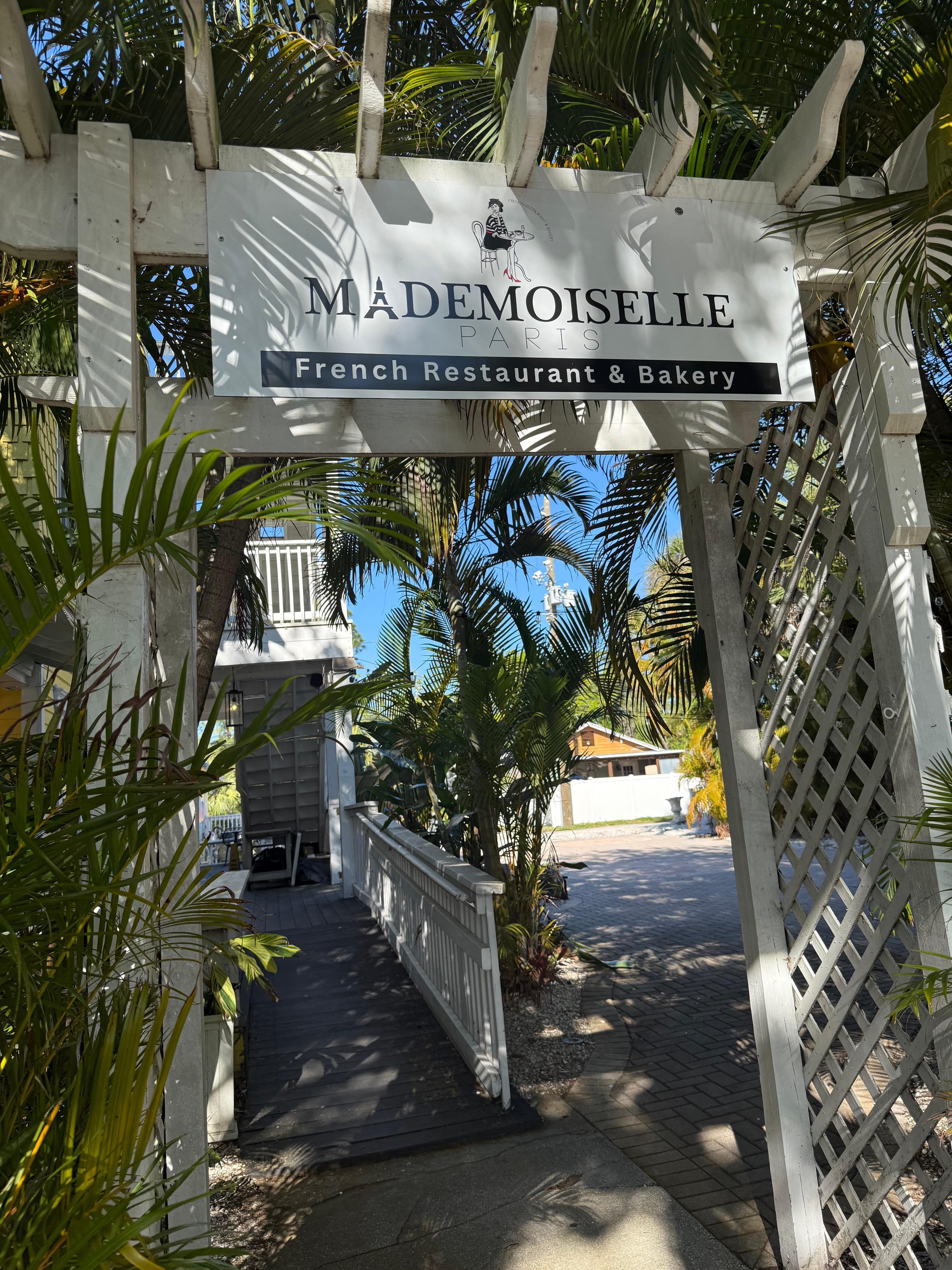 The grounds, especially the wrap-around porch are magnificent! 