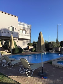 Litet trevligt poolområde