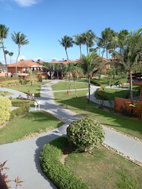 vista da varanda parece uma pintura de tão linda