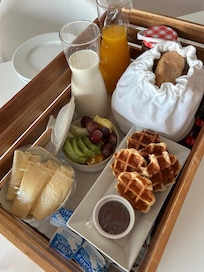 Breakfast basket