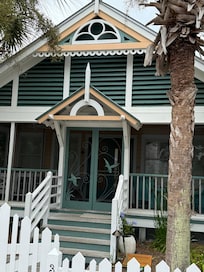 Front Entrance to Cabana Envy