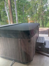 Hot tub - Bottom level