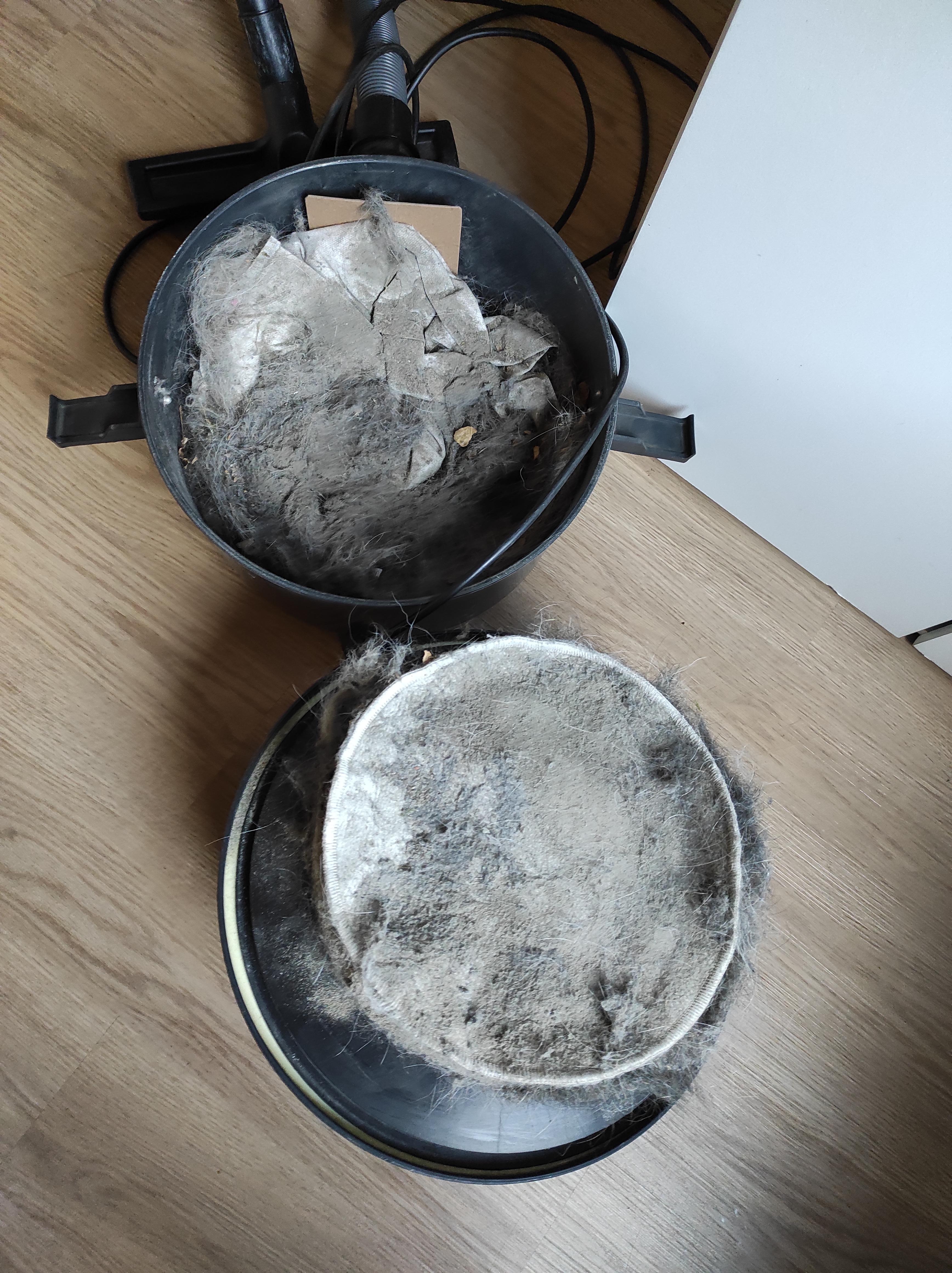 Staubsauger verstopft und somit unbrauchbar.