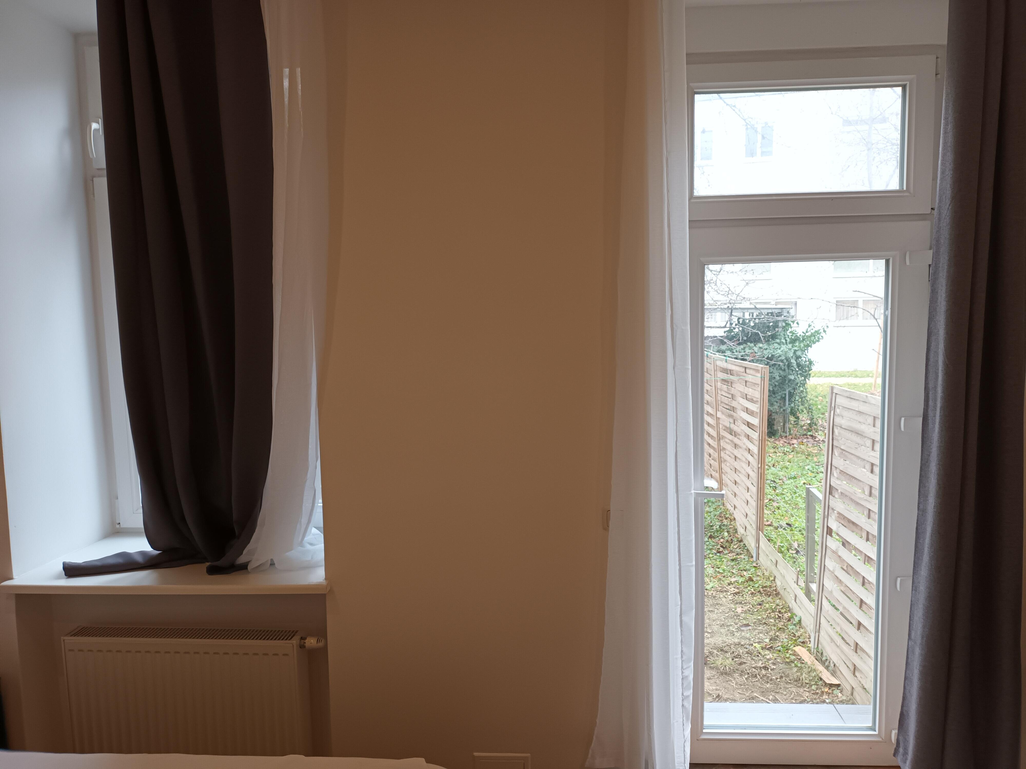 Main/large room with only one radiator.