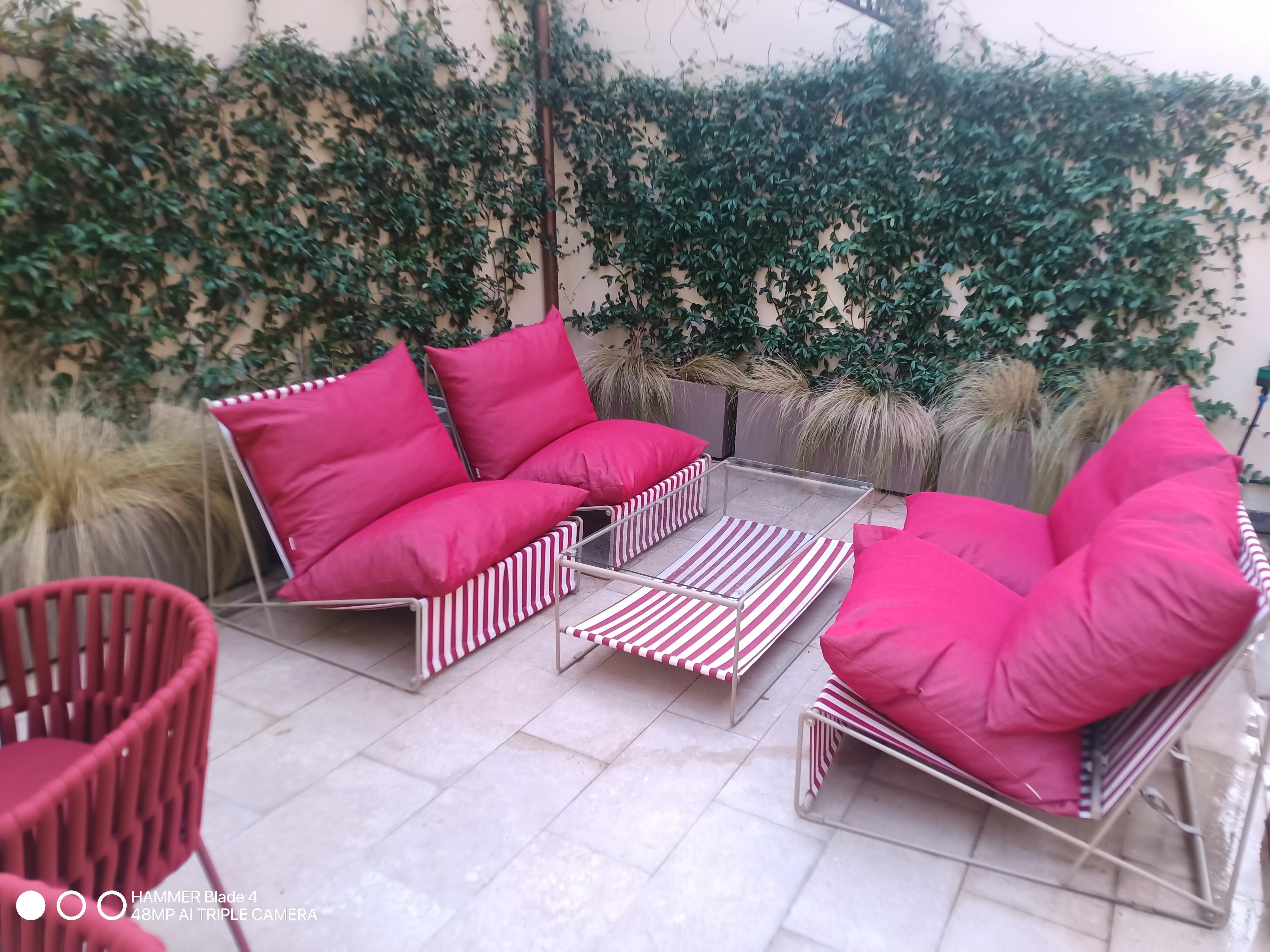 Small terrace for some rooms on the 4th floor 