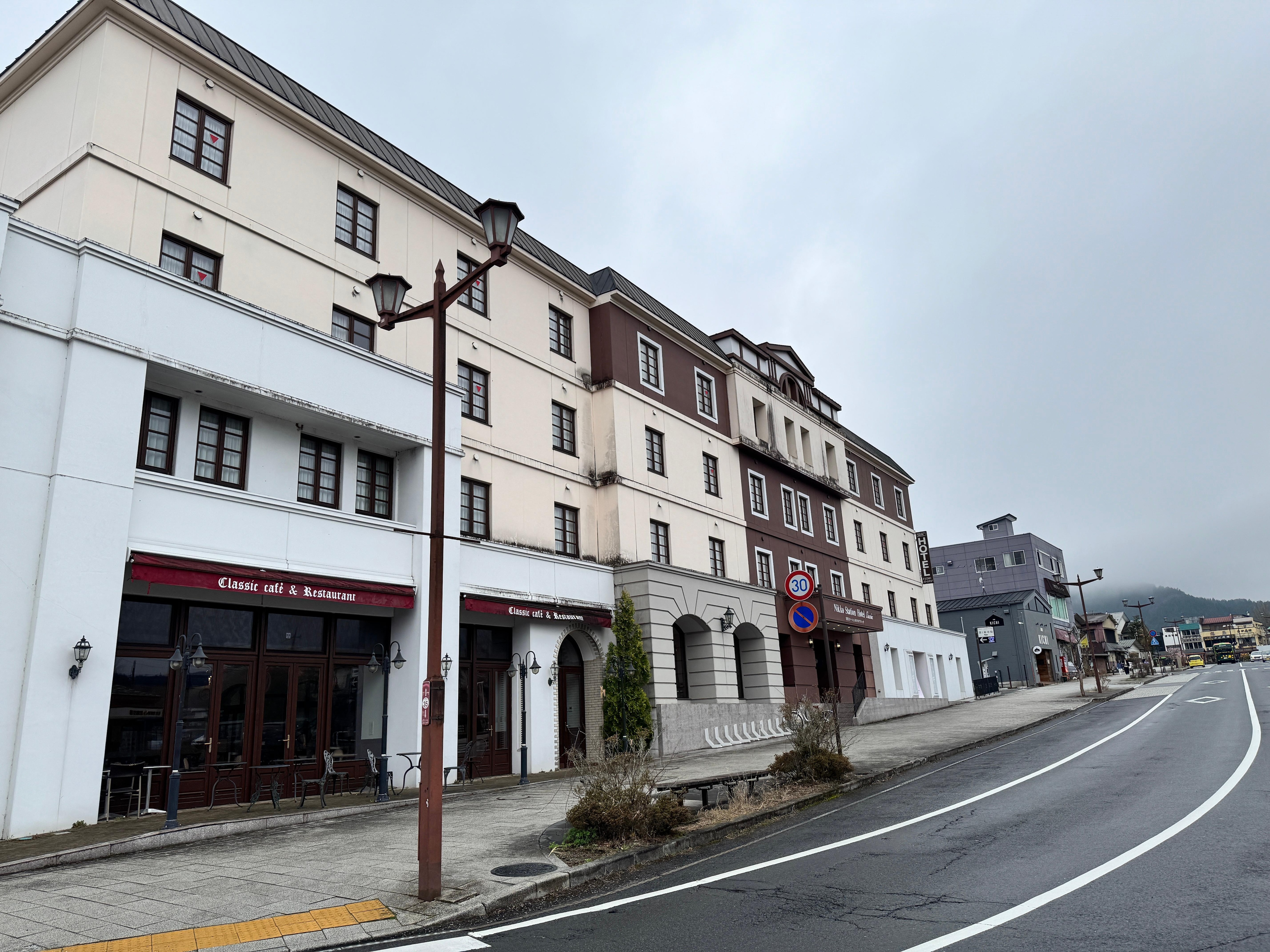 Located right in front of JR Nikko Station, yet the room was quiet and peaceful.