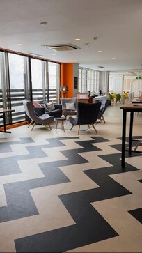 Lobby and breakfast hall