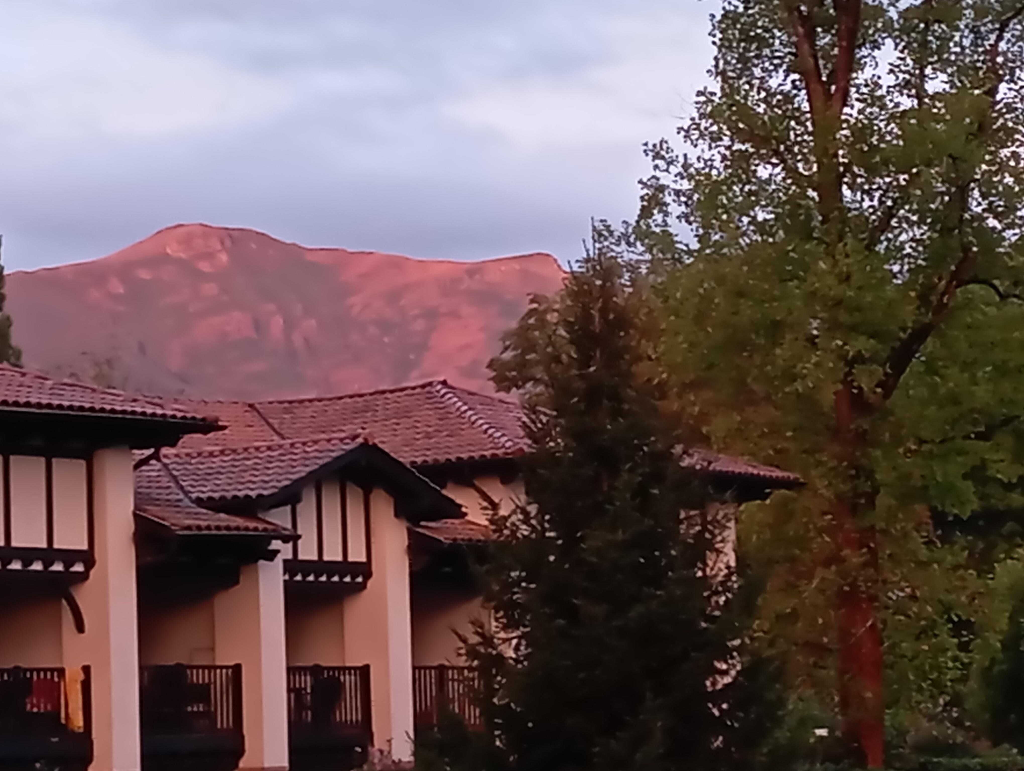 Vue du balcon au lever du soleil 