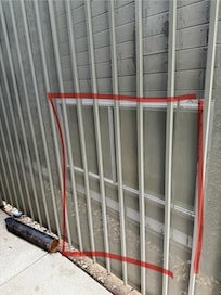 The room they wanted to give us first without daylight. From the outright.