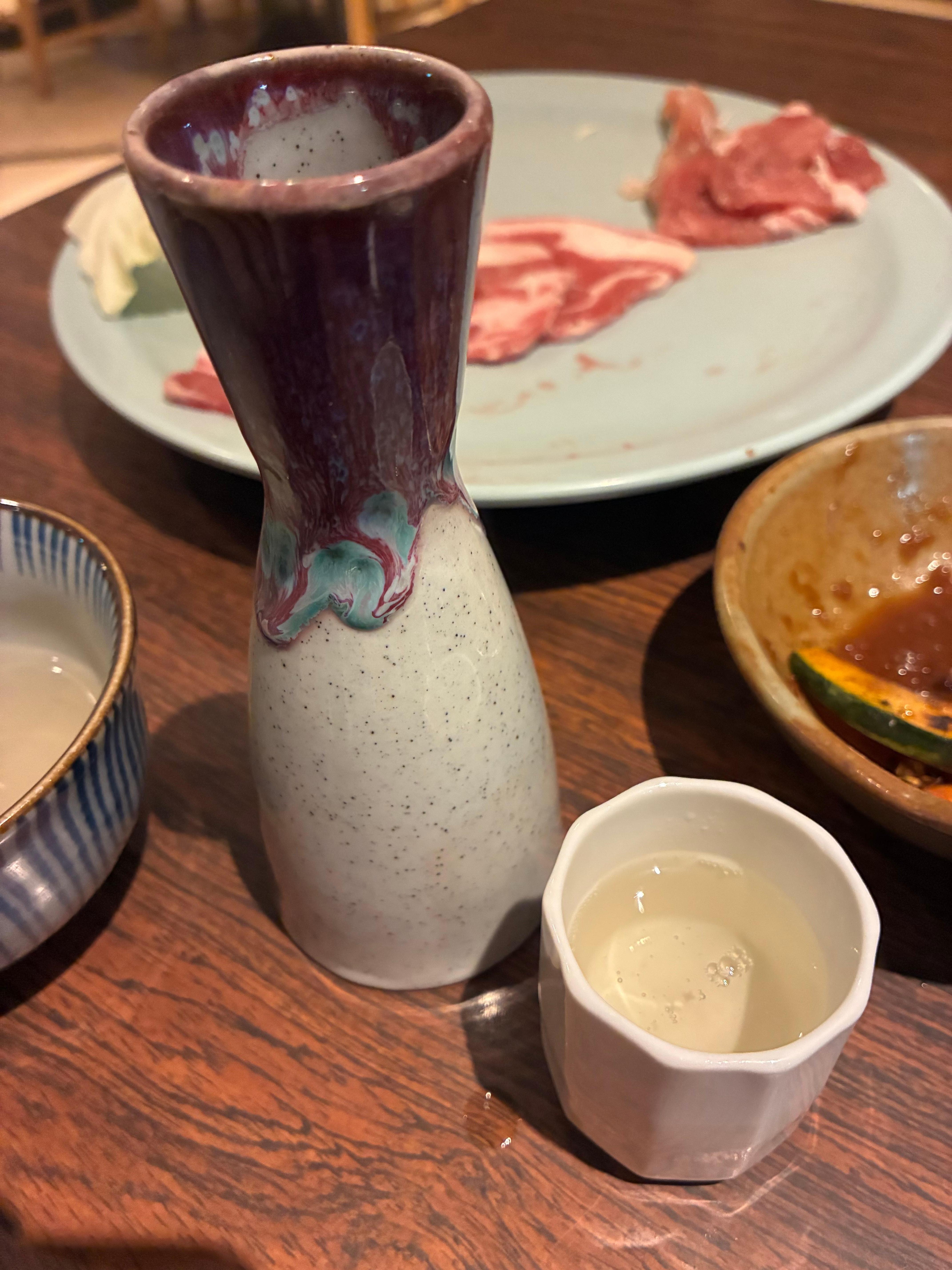 お酒も各種用意があった。
熱燗頼んだら、温度が熱めでとても良かった。