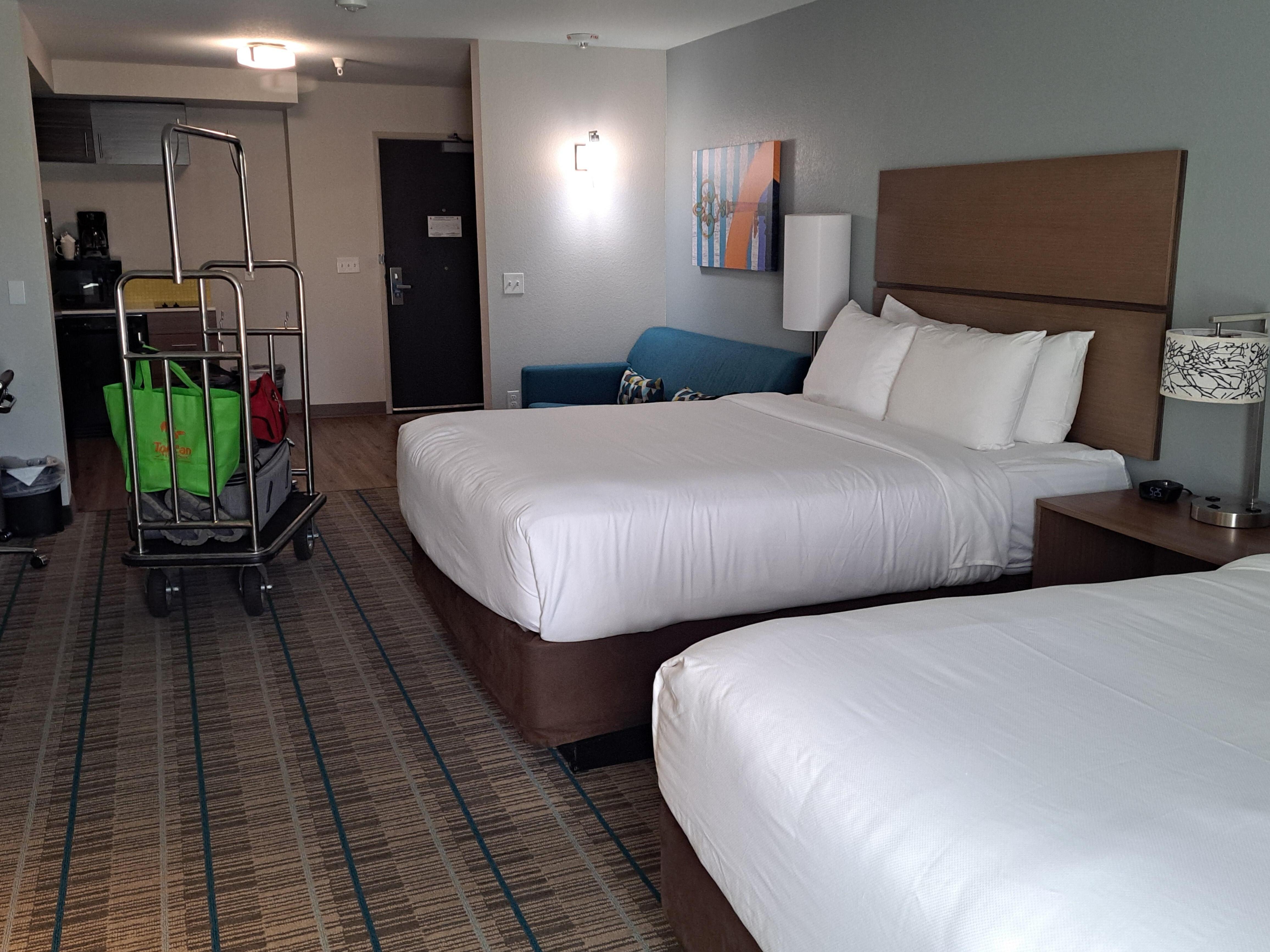 2 queen beds