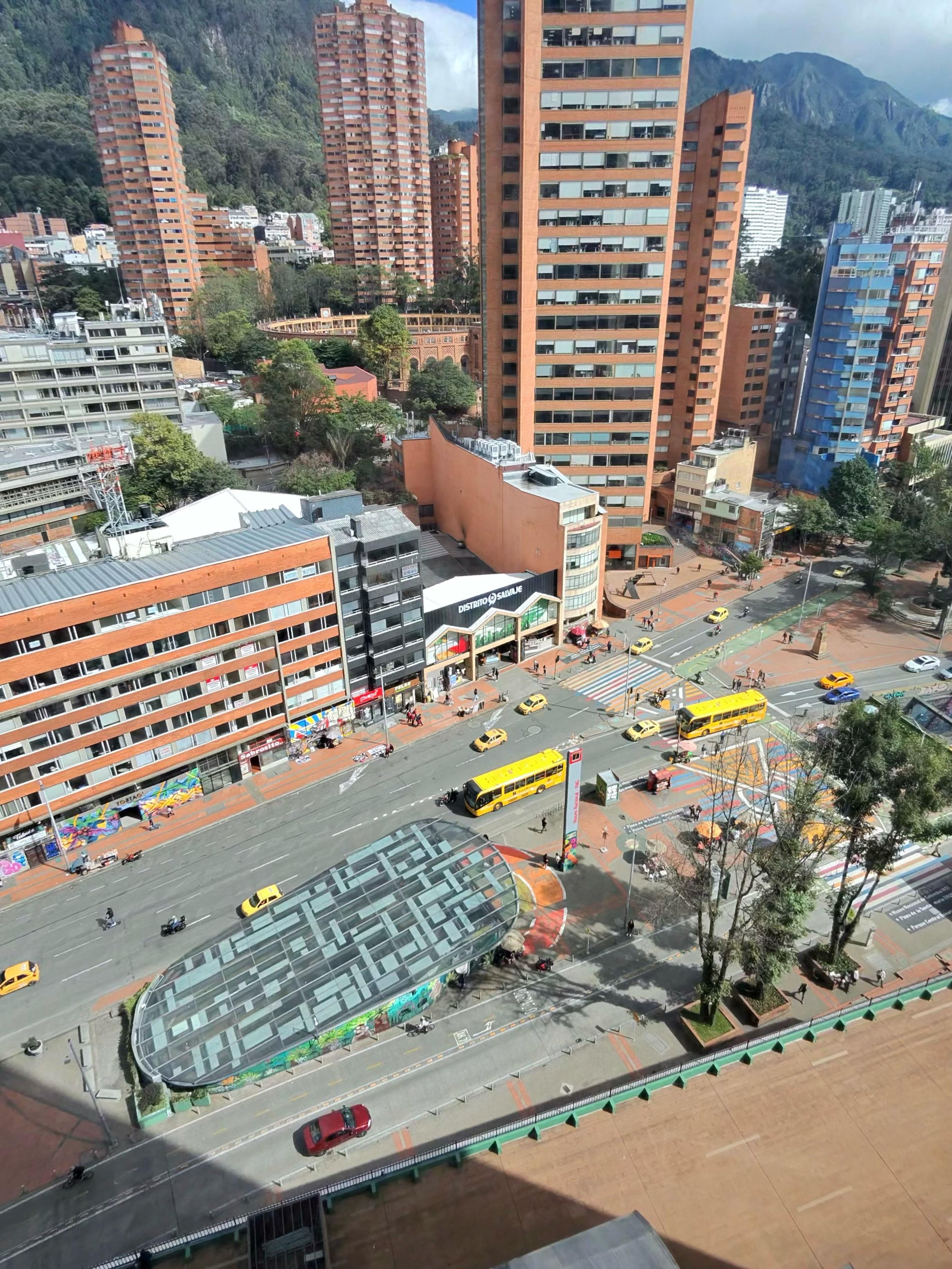 Transmilenio National Museum station 