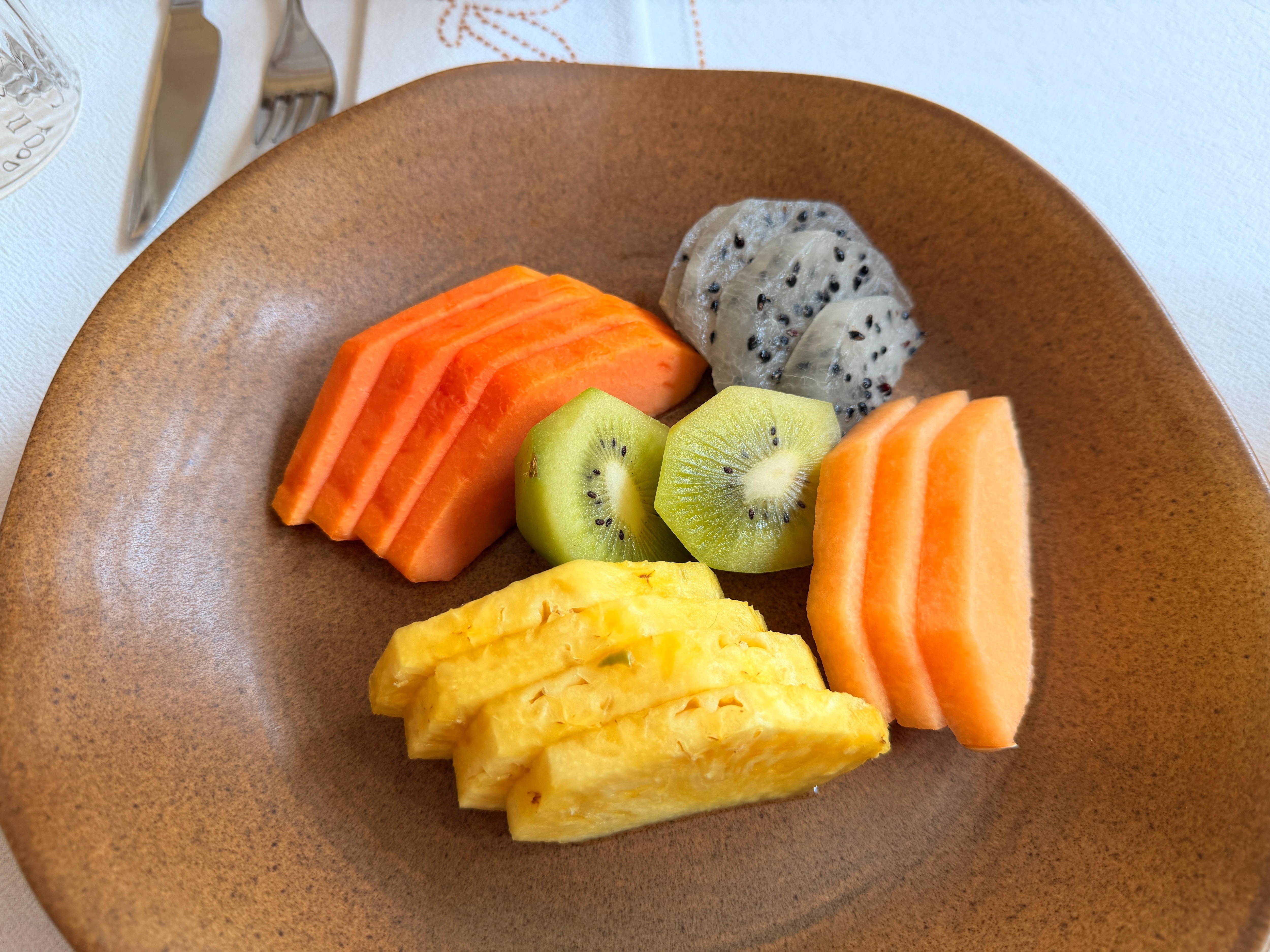 Es gibt zum Frühstück immer einen leckeren Obstteller