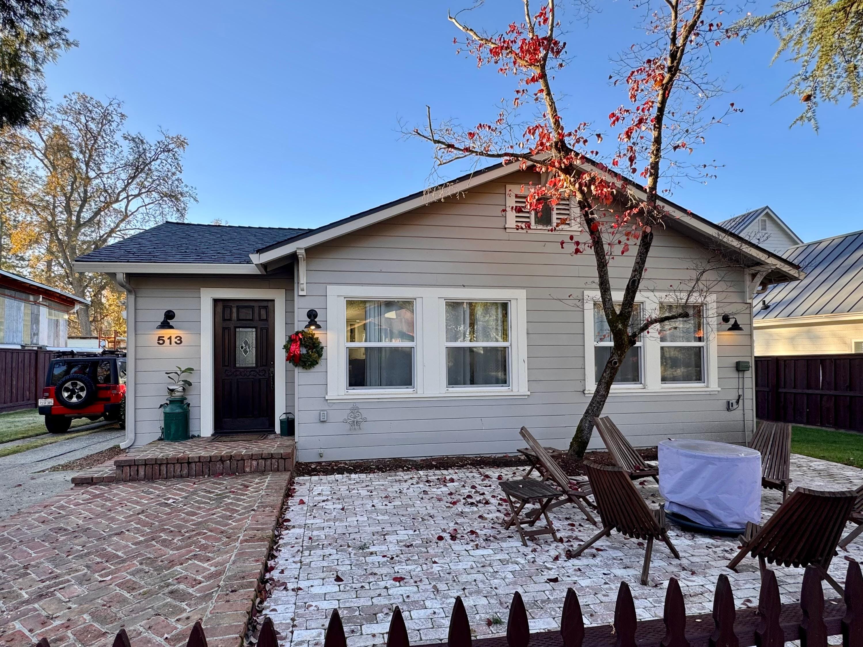 Adorable little cottage!!