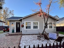 Adorable little cottage!!