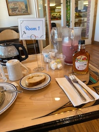 Lite fare for breakfast. Blue corn pancakes, Zuni bread, fruit smoothie, real maple syrup, real coffee. Separate dining room.