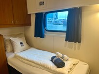 Remember, it’s a ship cabin so it’s not huge. Super clean, perfectly sized, and with a great view.