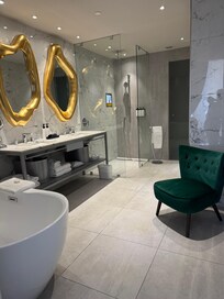 Bathroom was very spacious with heated floors. The soaker tub was very relaxing after a day and night in the cold.