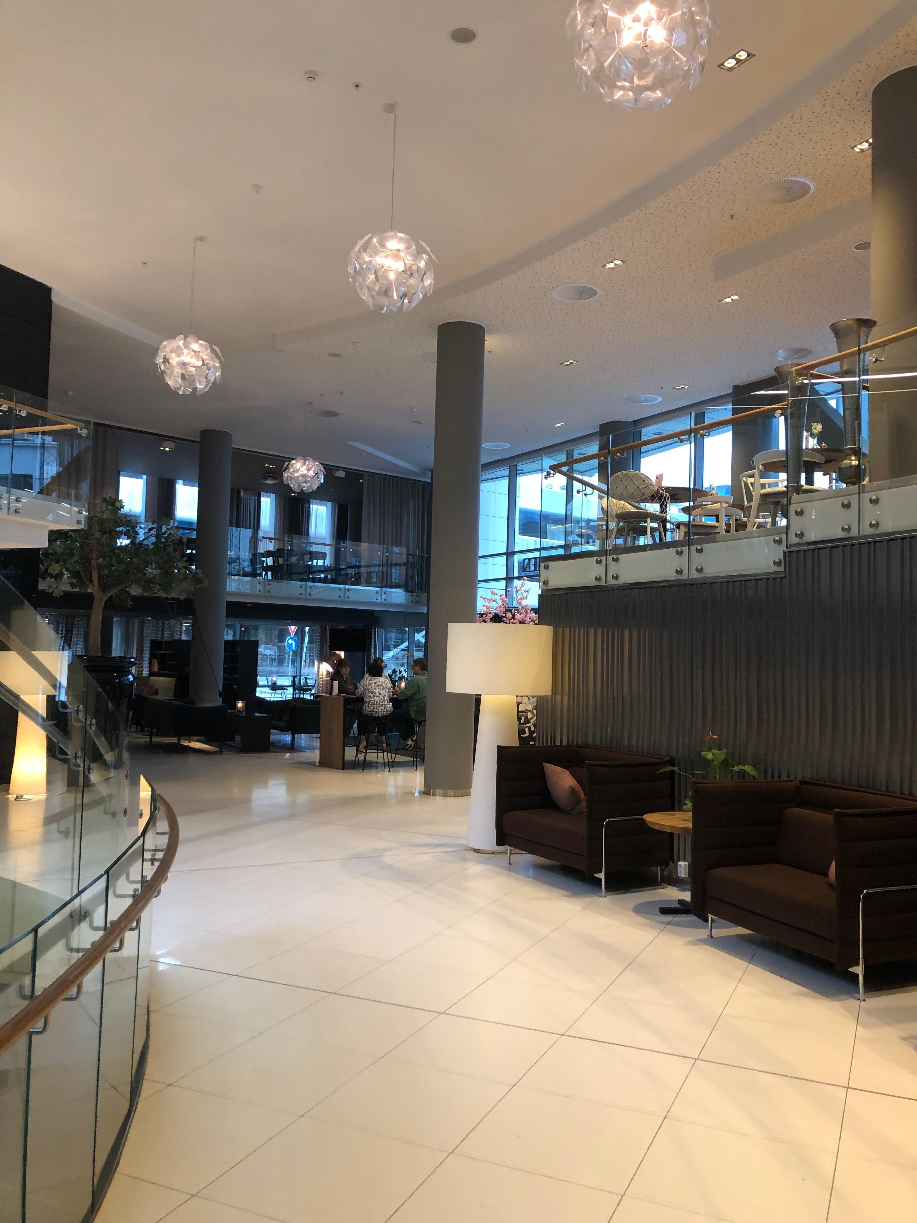 Clean and spacious lobby looking towards the bar.