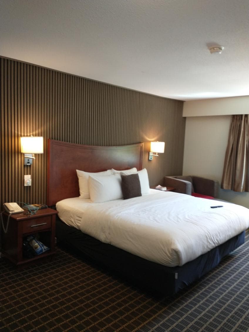King room with kitchenette