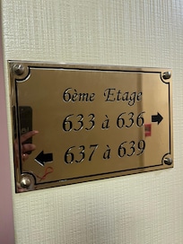 Loved this gold plate for room display
