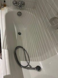 Shower did not work. Repairman was not able to fix till we left.