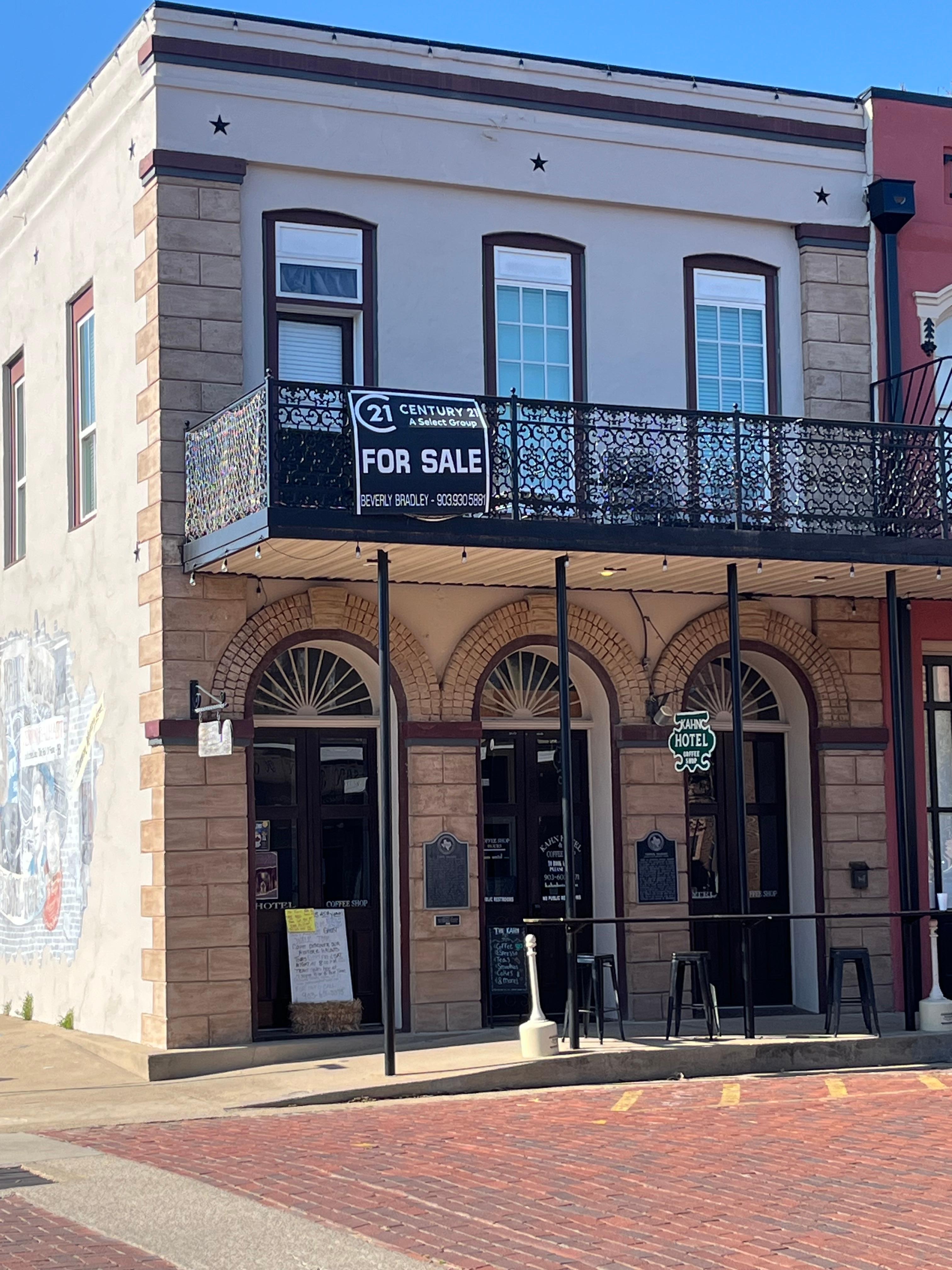 View of the front of the hotel.