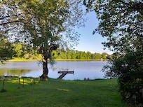 Vue sur le lac, à partir de la terrasse du gîte.