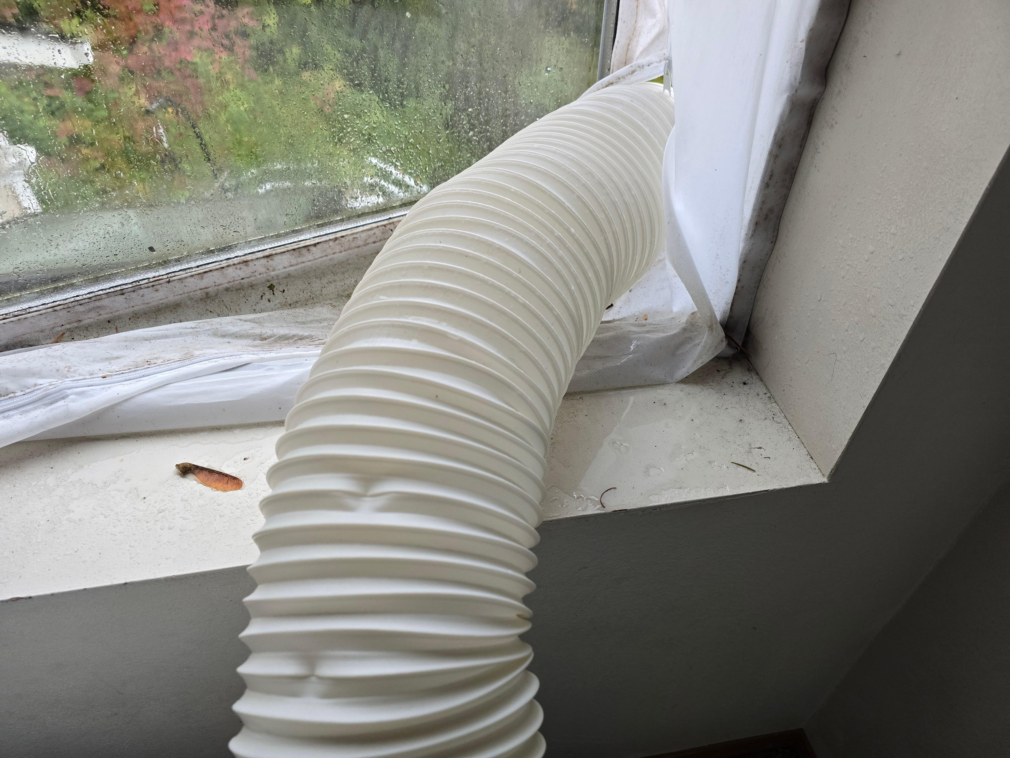 Water leaking in the window