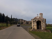 The castle is a must 3 min away. Make a reservation