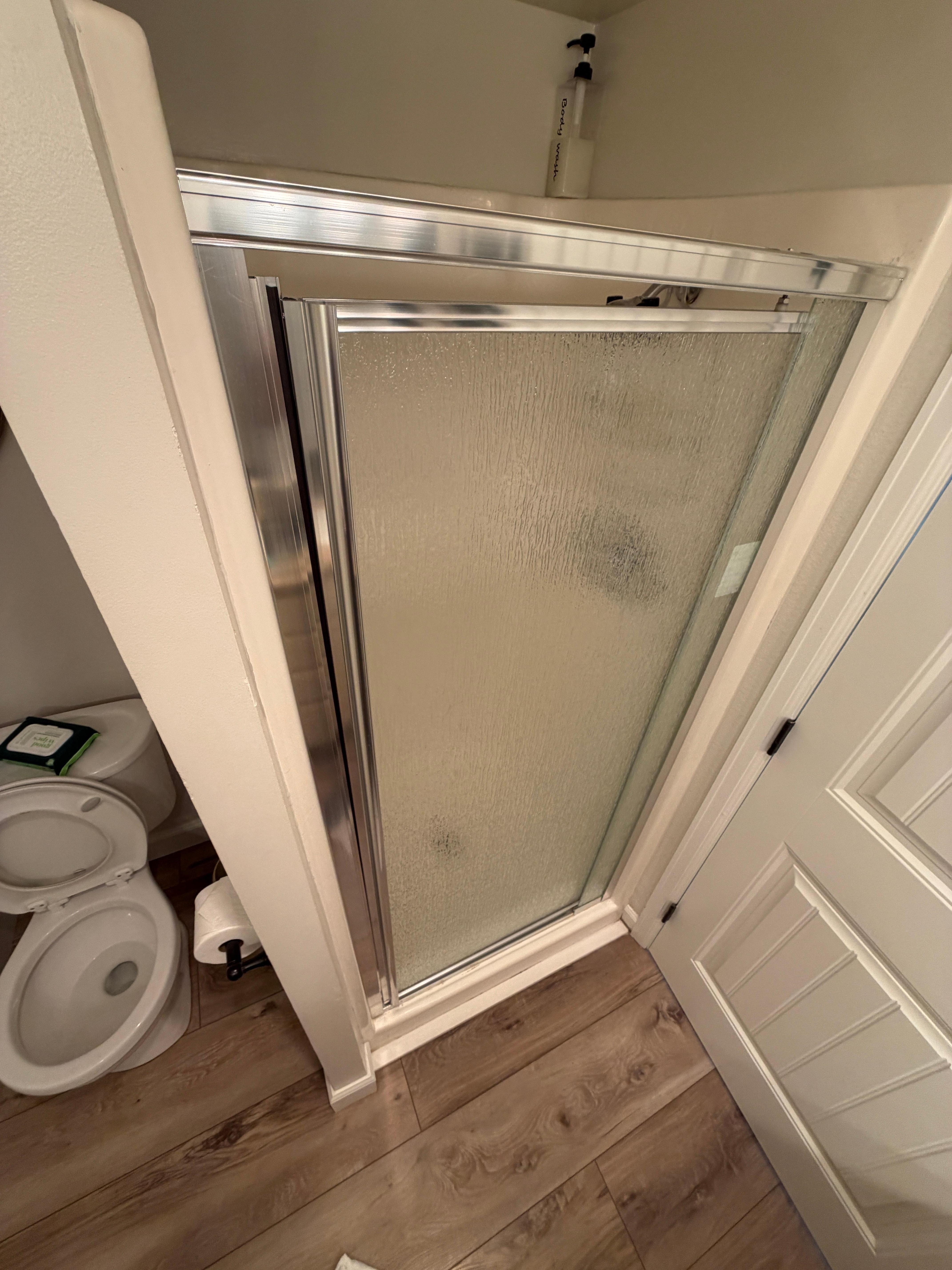 I'm 6ft. 200 lbs i barely fit in here. I chose to not take a shower. 