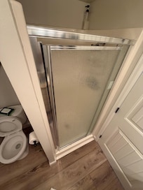 I'm 6ft. 200 lbs i barely fit in here. I chose to not take a shower.