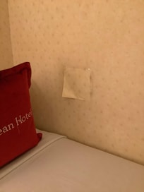 せめて、きちんとのりで貼ったあればよかったのに。