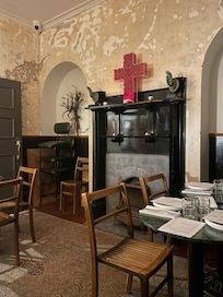 Restaurant bar